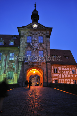 Das Alte Rathaus In Der D Mmerung Zwischen Und Lizenzfreies Foto